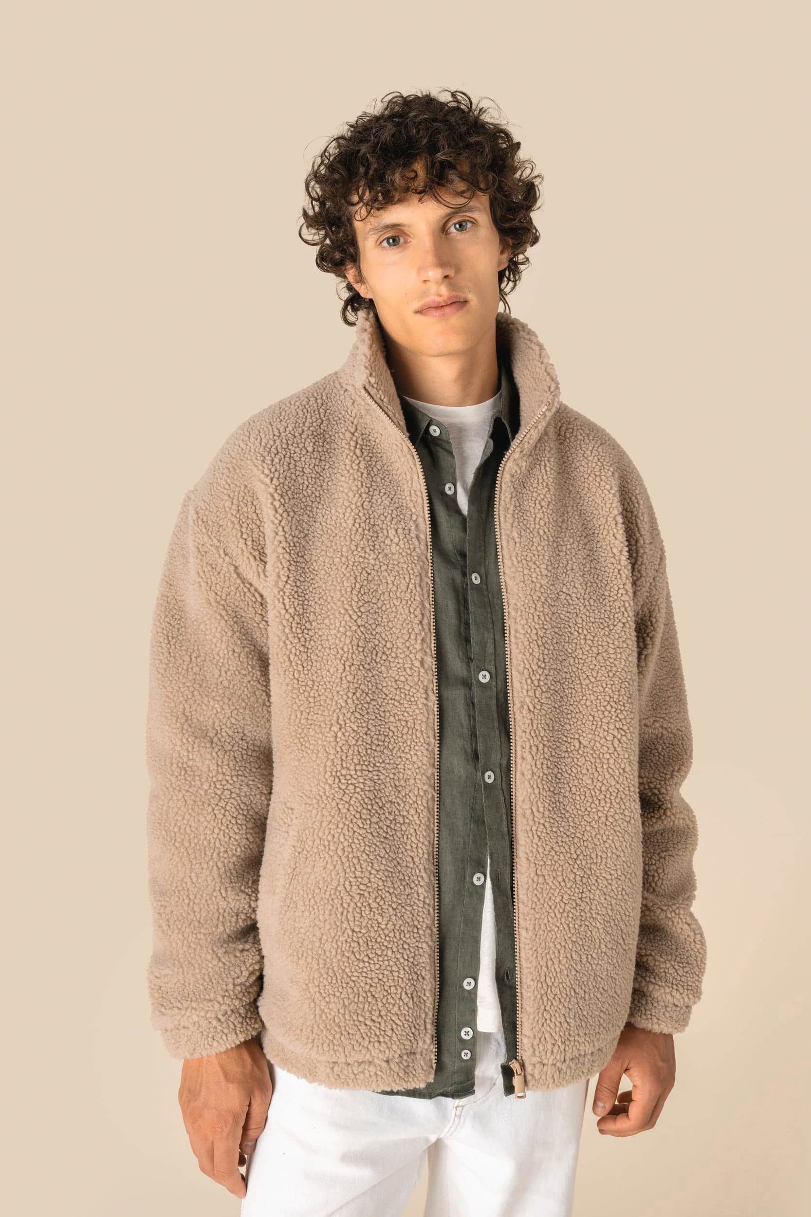 Unisex-Sweatshirt aus Sherpa mit Reißverschluss und überschnittenen Schultern
