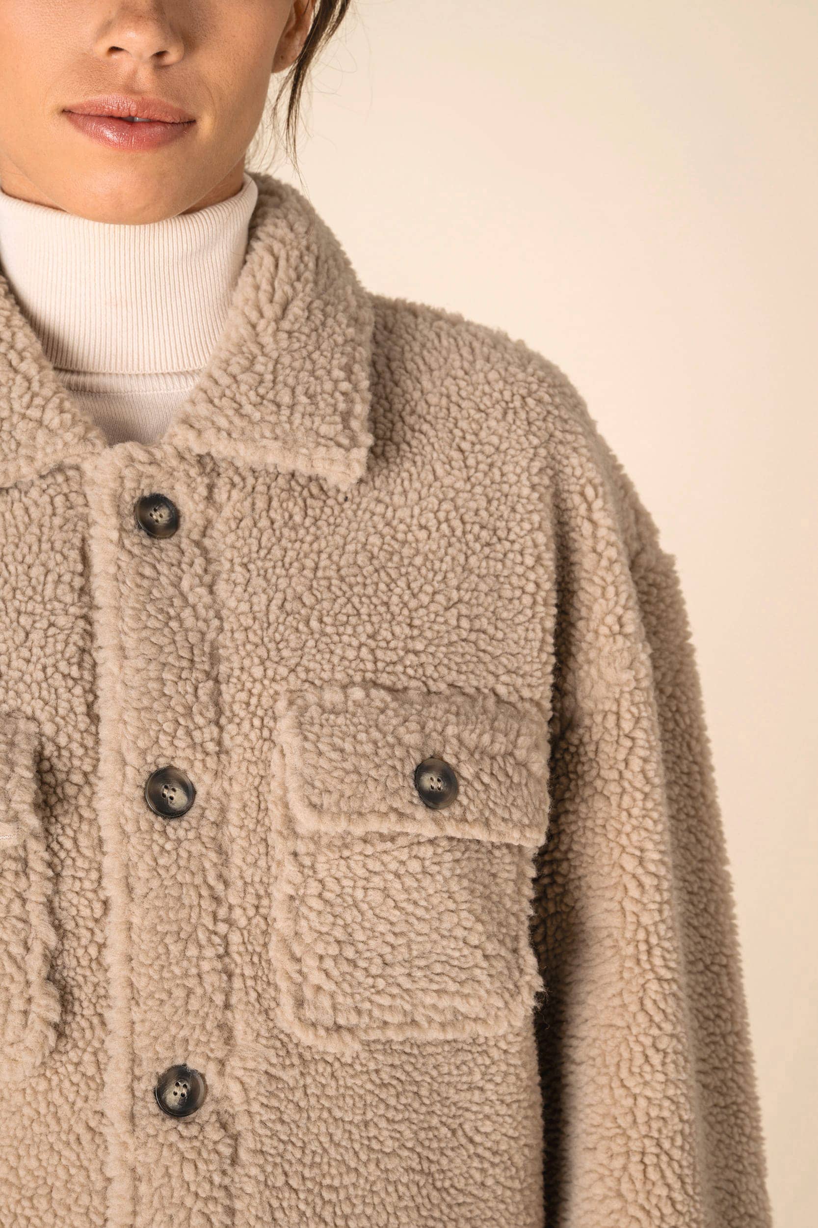 Unisex-Überhemd aus Sherpa mit überschnittenen Schultern