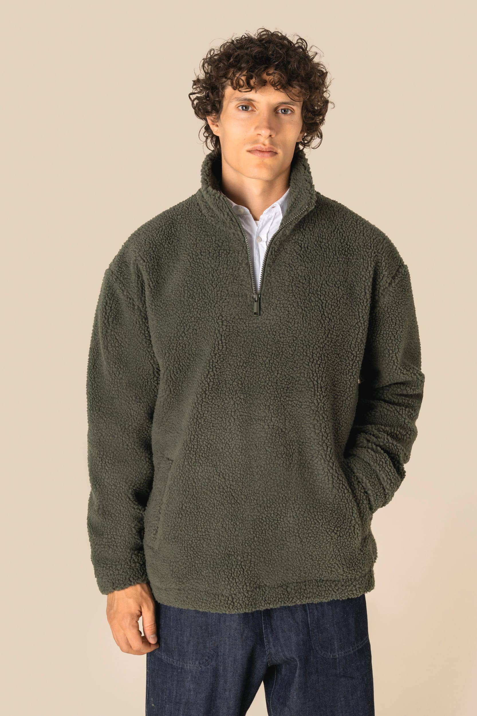 Unisex-Sweatshirt mit 1/4-Reißverschluss und überschnittenen Schultern aus Sherpa-Material
