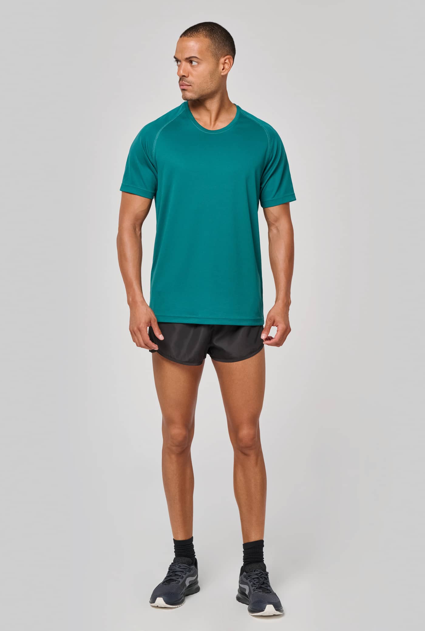 Herren-Sportshirt aus Recyclingmaterial mit Rundhalsausschnitt