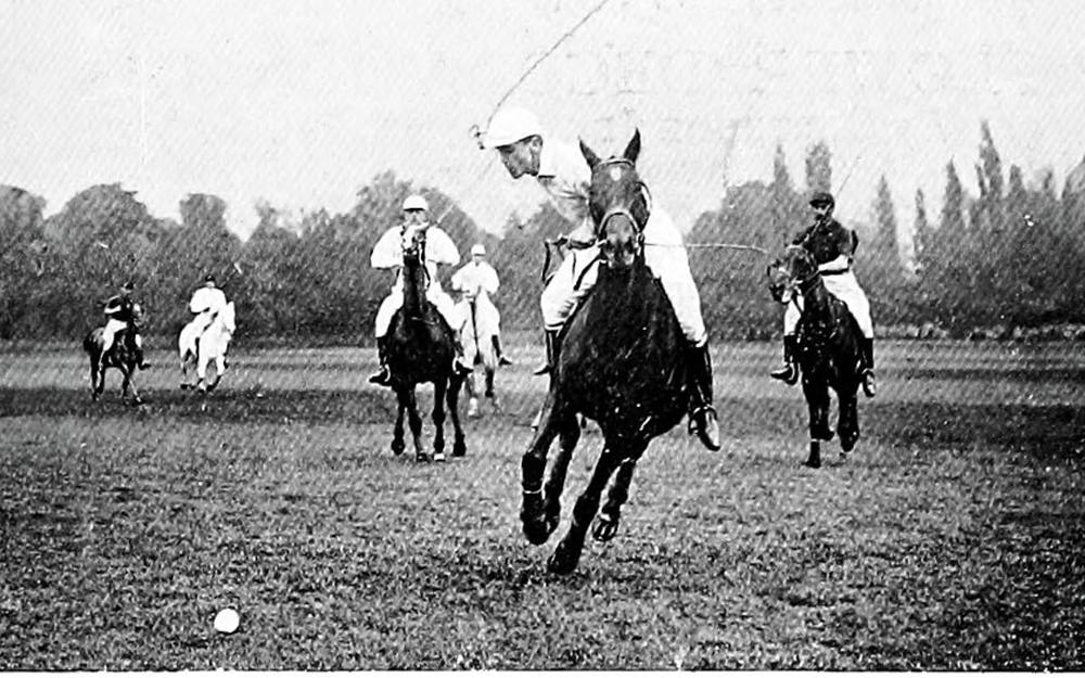 Polospiel auf dem Pferd – Ursprung des Poloshirt-Namens