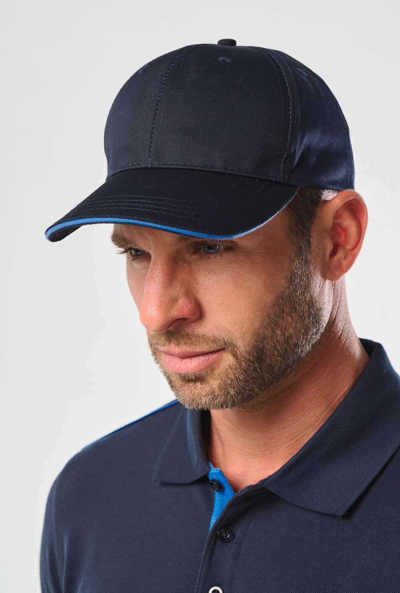 6-Panel-Cap mit Kontrast-Sandwichschirm OEKO-TEX® STANDARD 100