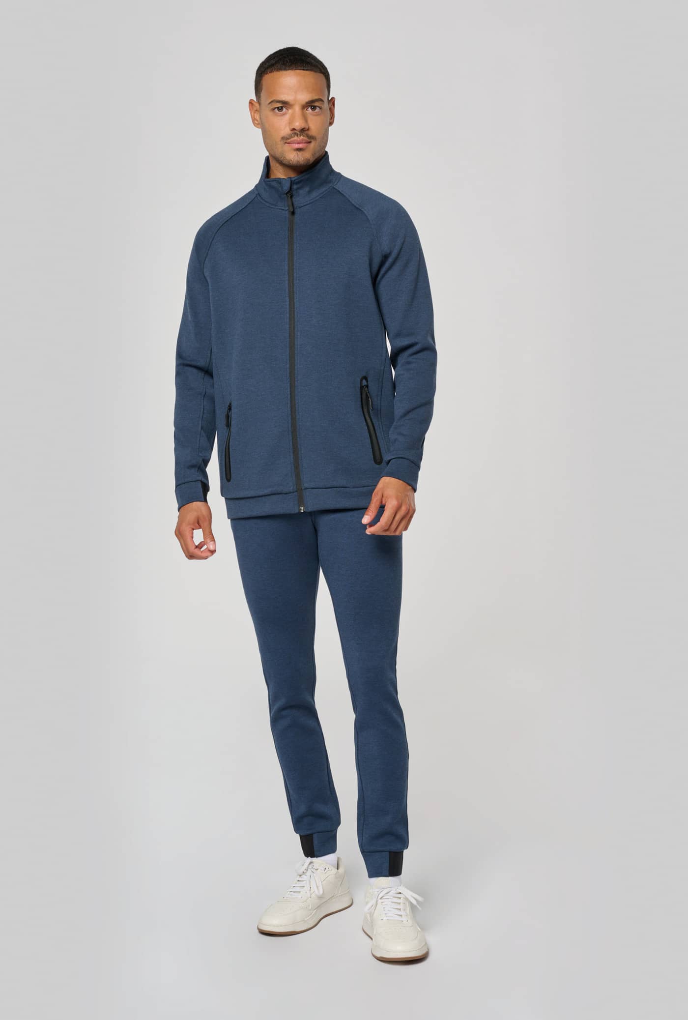 Jacke mit hochgeschlossenem Kragen