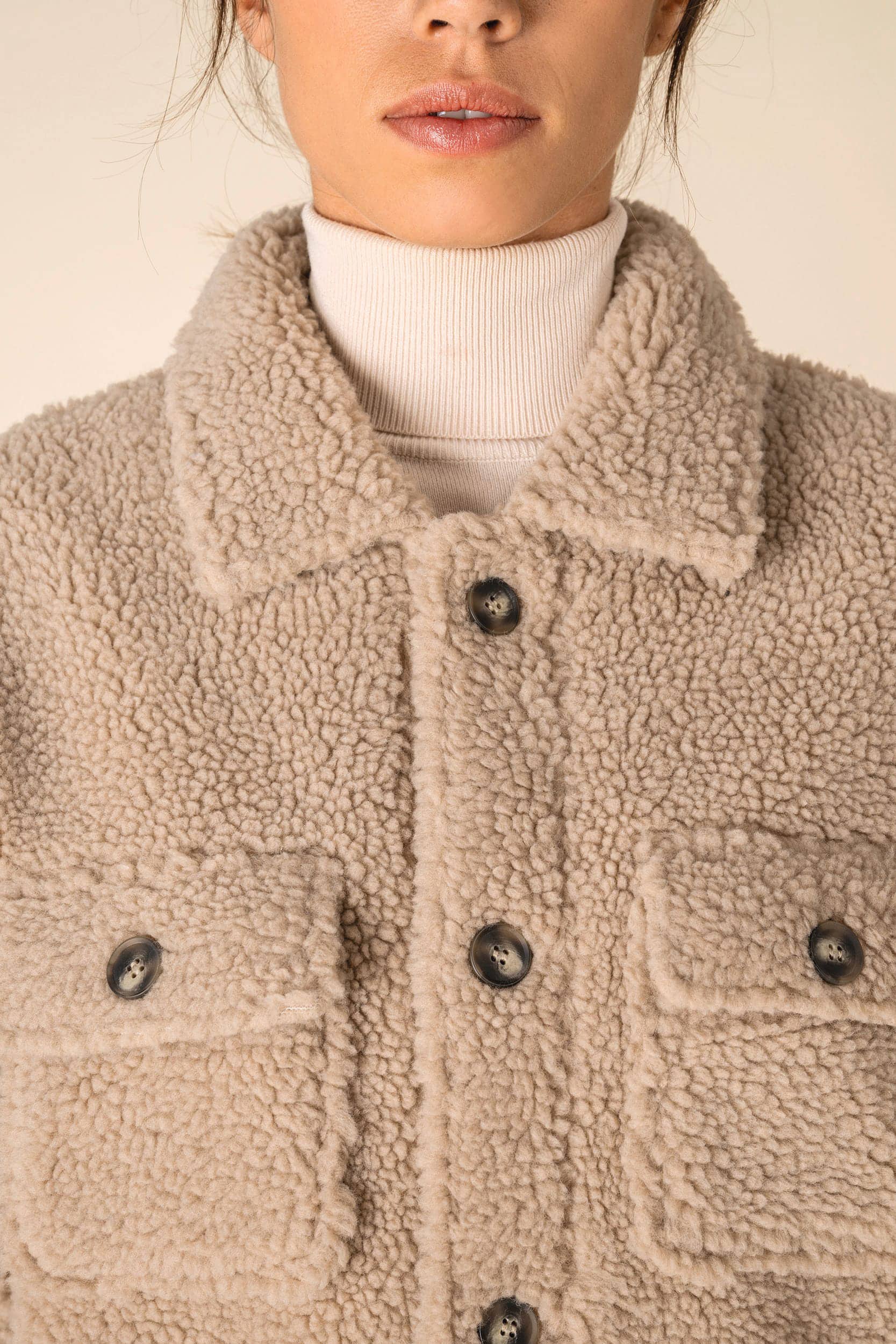 Unisex-Überhemd aus Sherpa mit überschnittenen Schultern