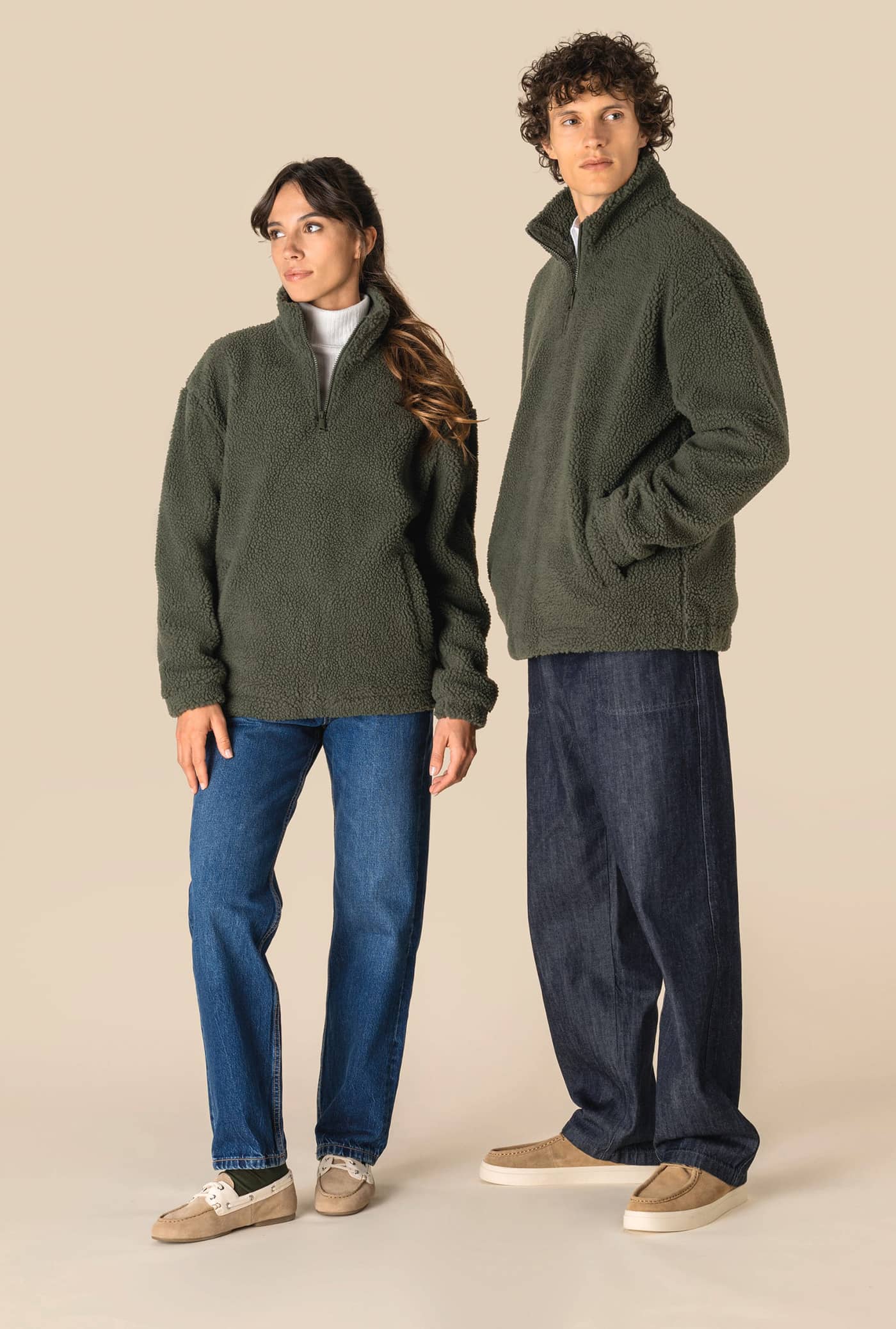 Unisex-Sweatshirt mit 1/4-Reißverschluss und überschnittenen Schultern aus Sherpa-Material