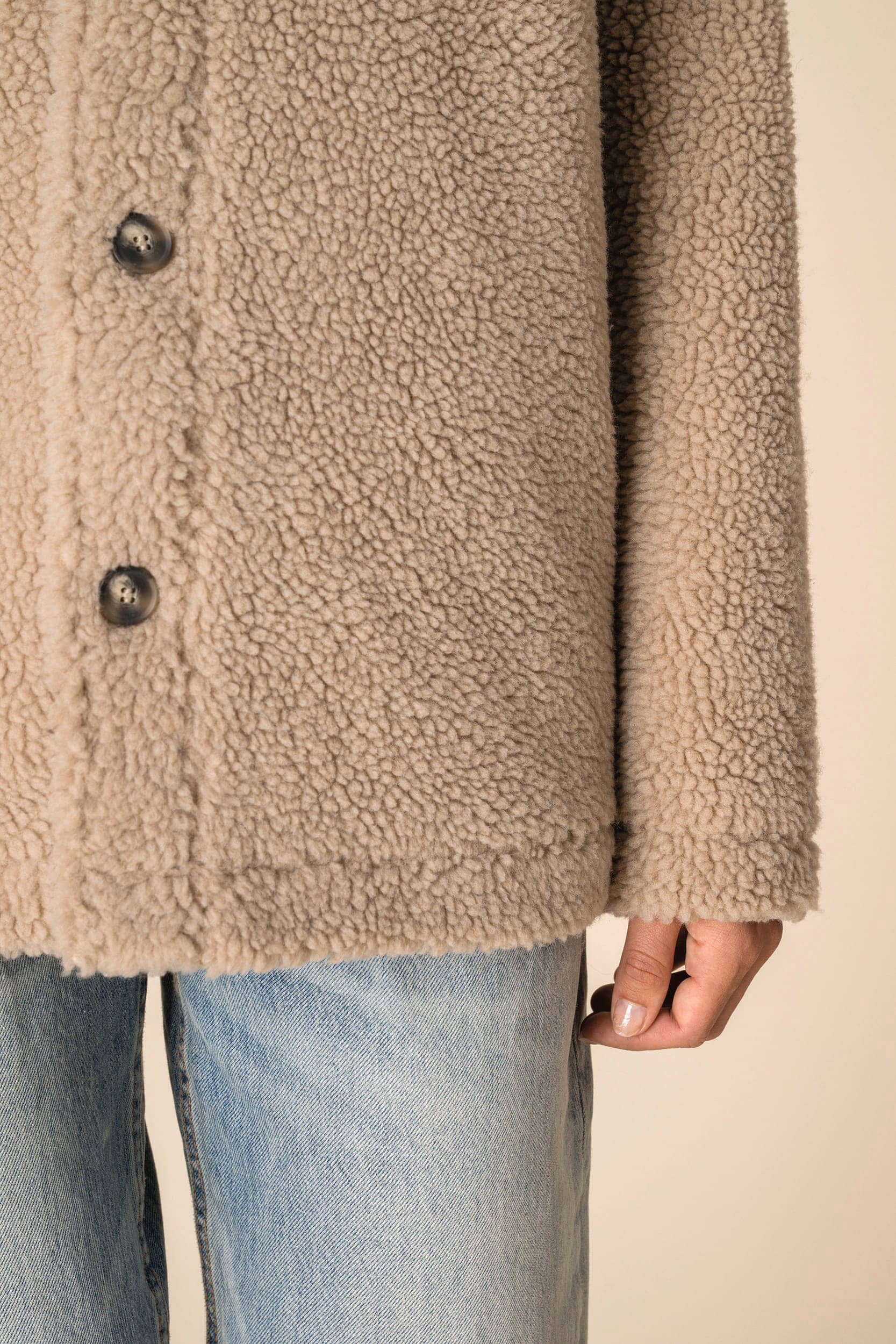Unisex-Überhemd aus Sherpa mit überschnittenen Schultern