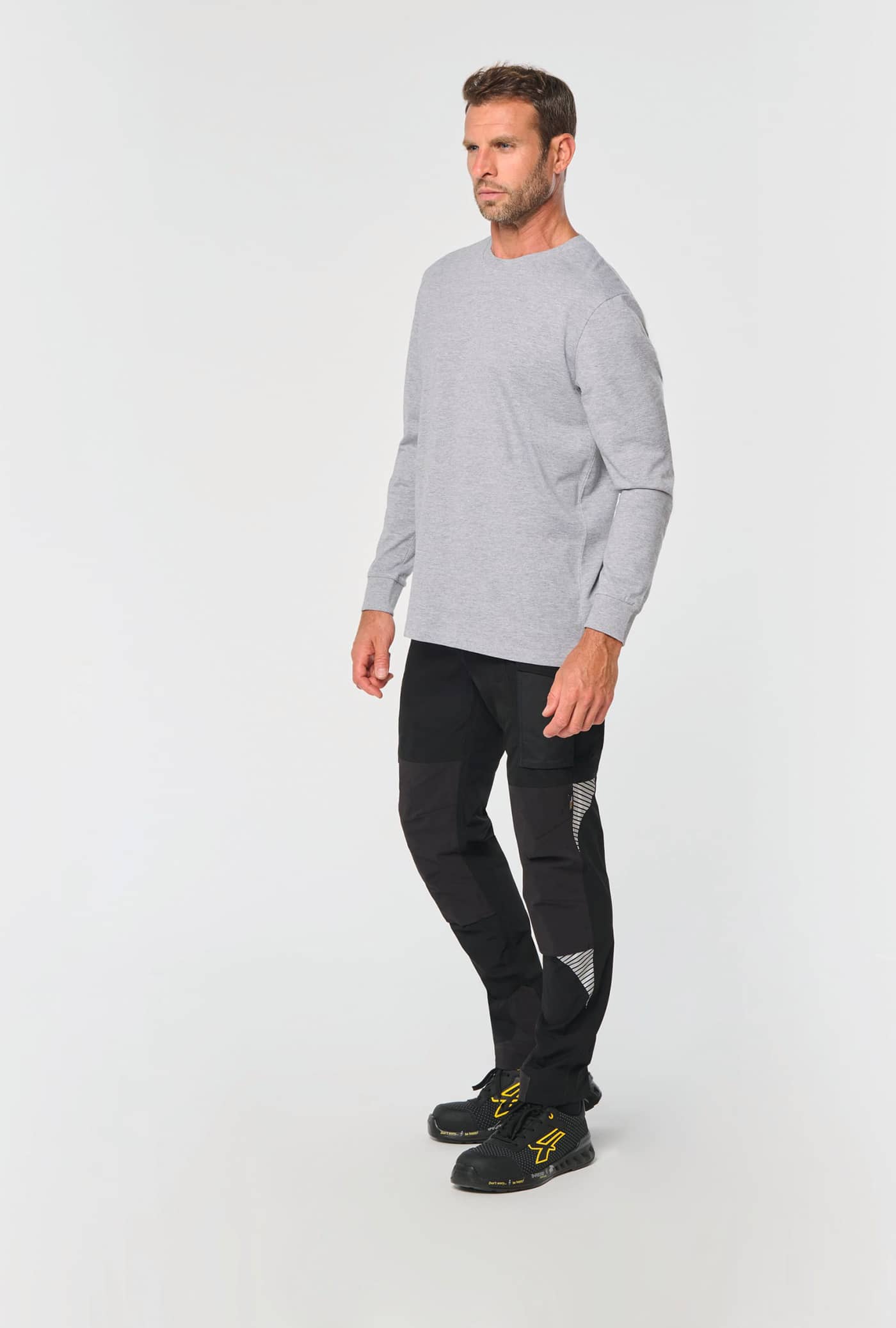 Leichte Stretchhose mit mehreren Taschen aus recyceltem Material
