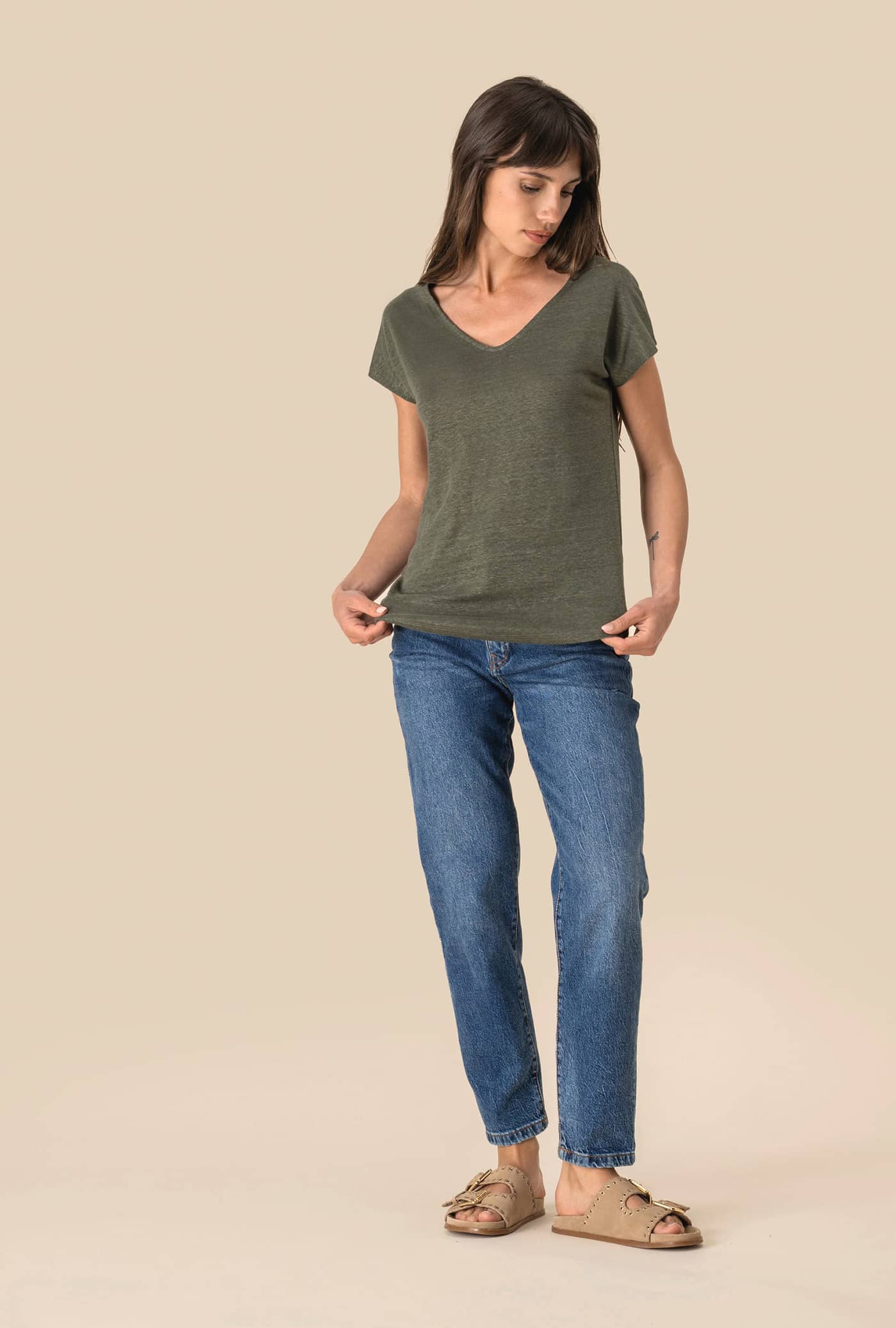 Damen-T-Shirt aus Leinen mit V-Ausschnitt