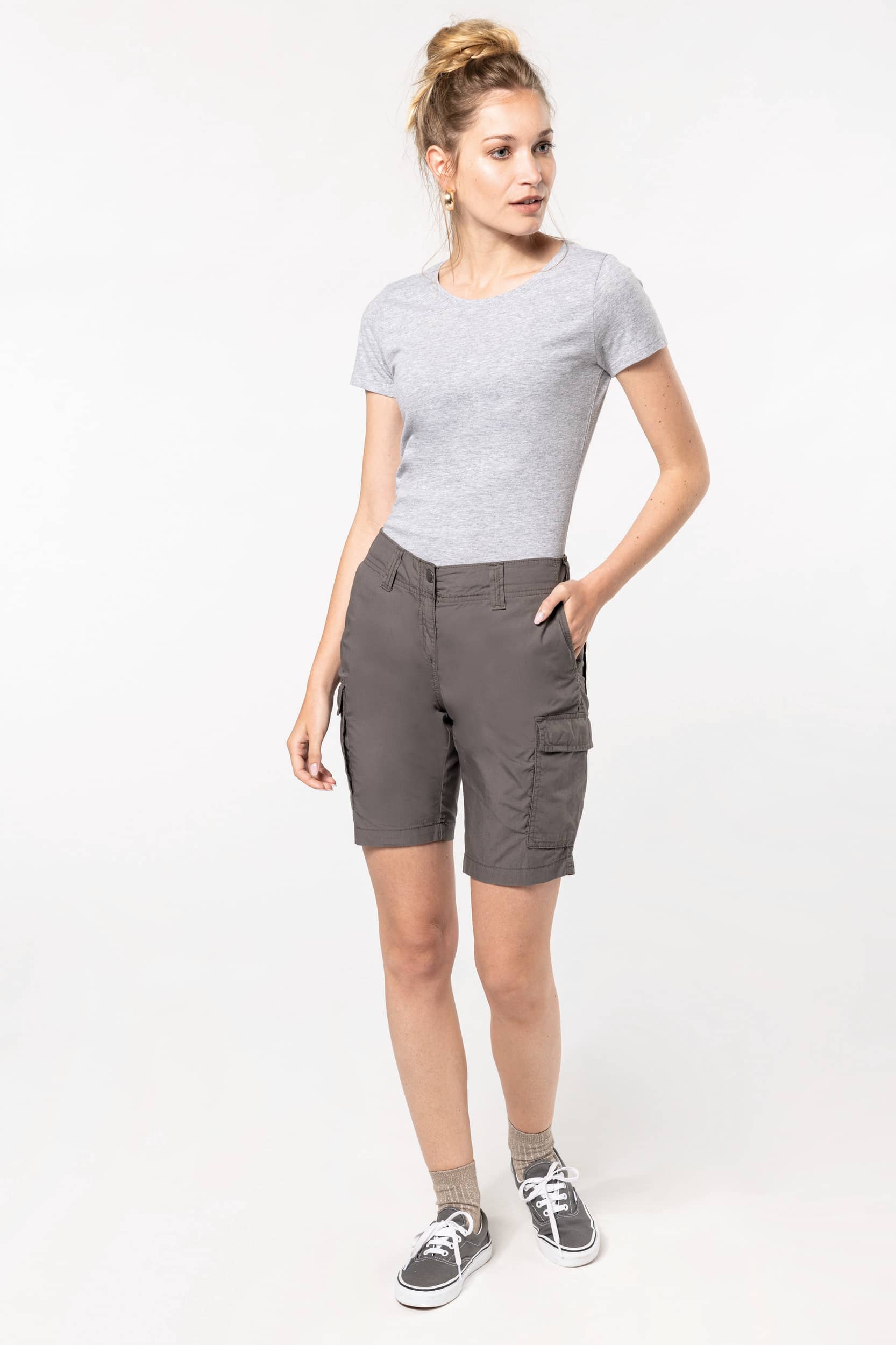 Leichte Bermuda-Shorts für Damen mit mehreren Taschen
