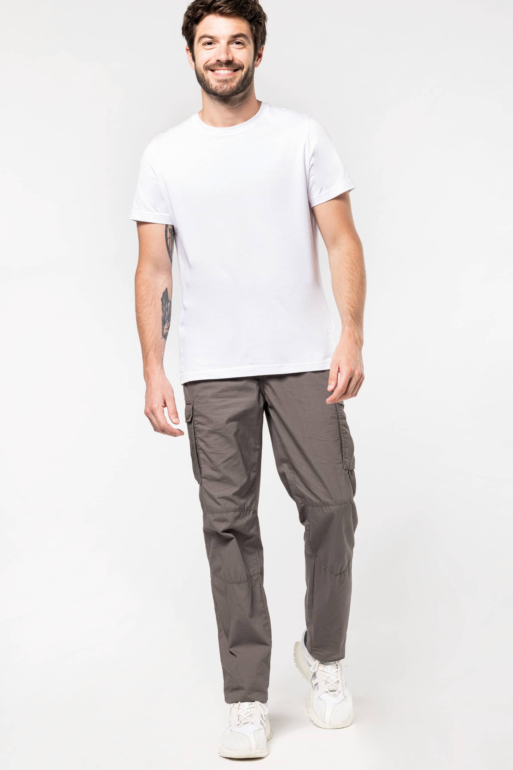 Leichte Herrenhose mit mehreren Taschen