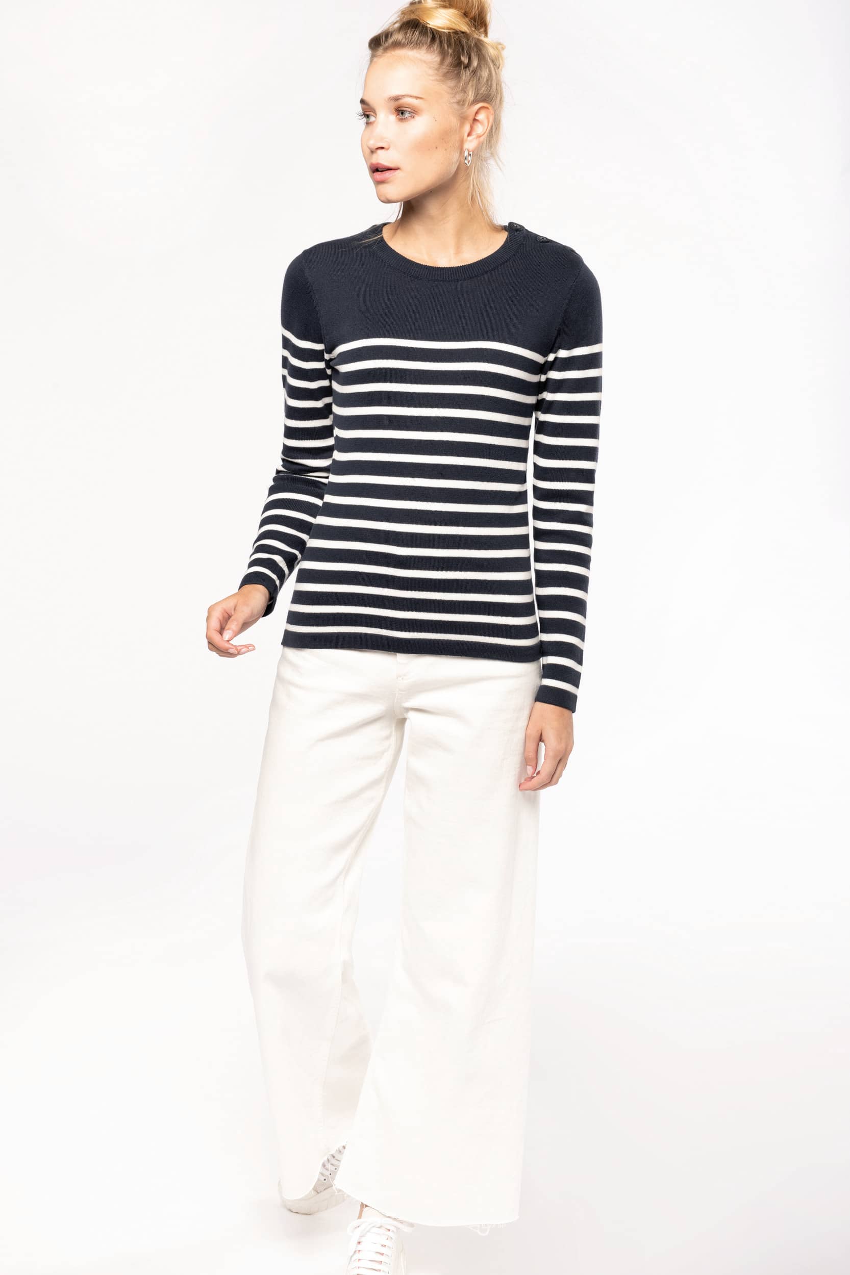 Damenpullover im Marine-Stil