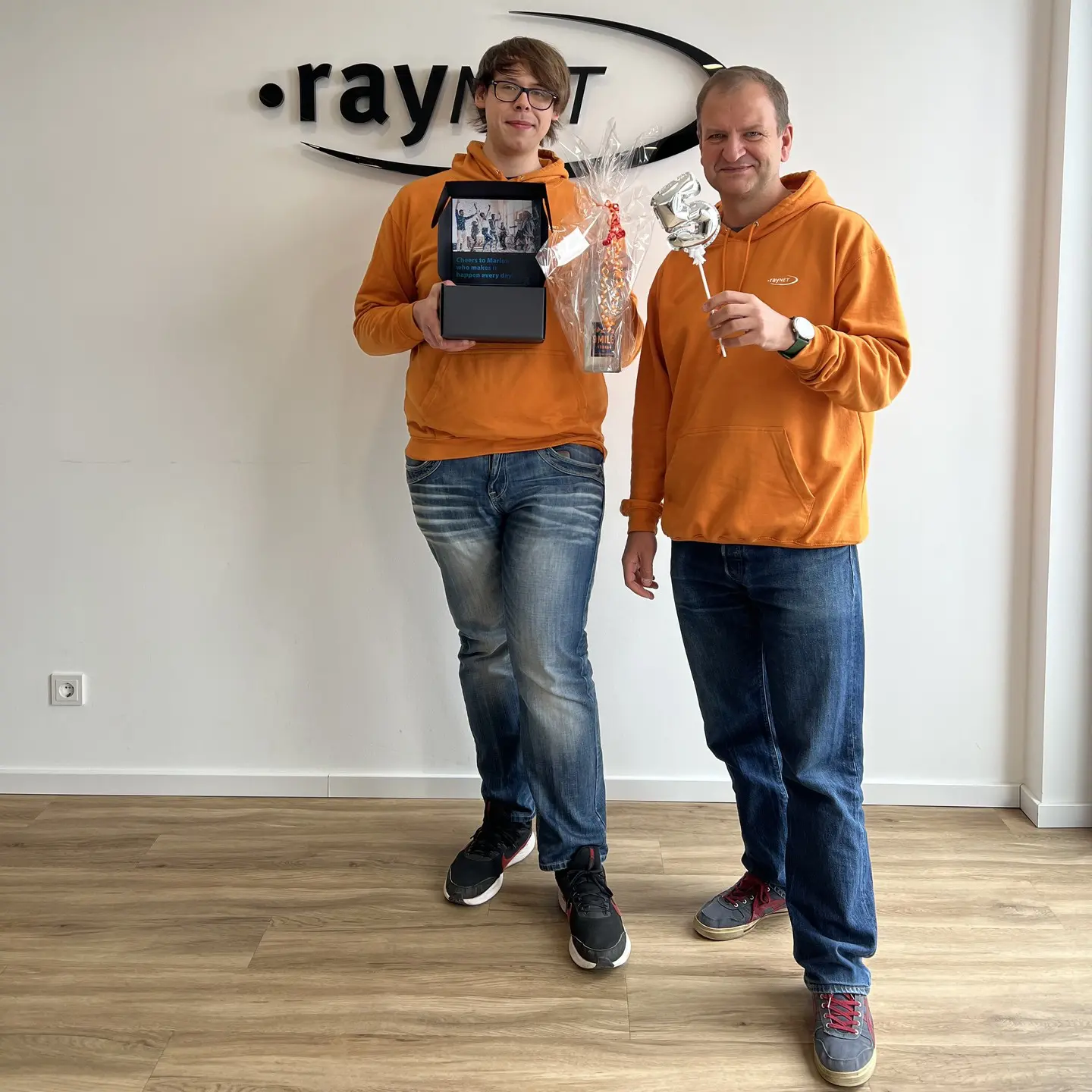 Raynet Hoodies bedruckt in verschiedenen Farben