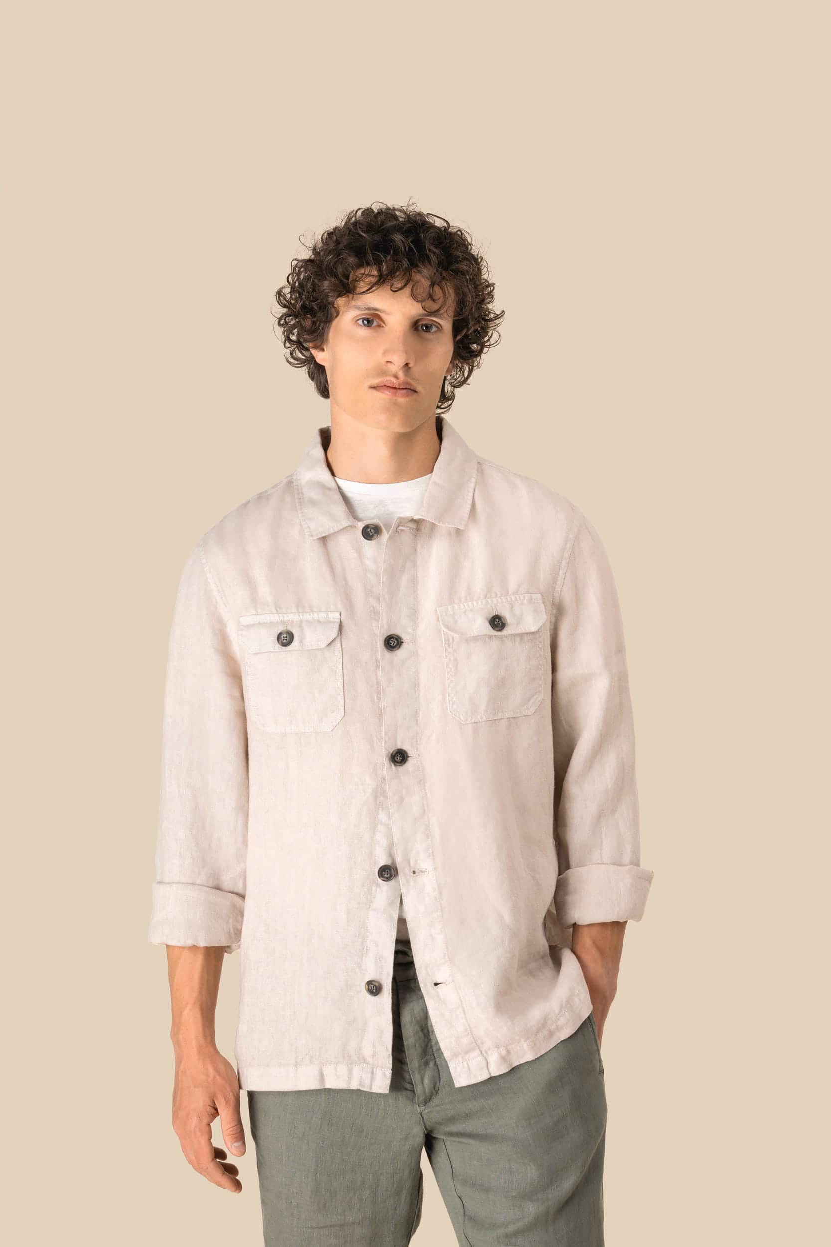 Ausgewaschene Herrenhemdjacke aus Leinen