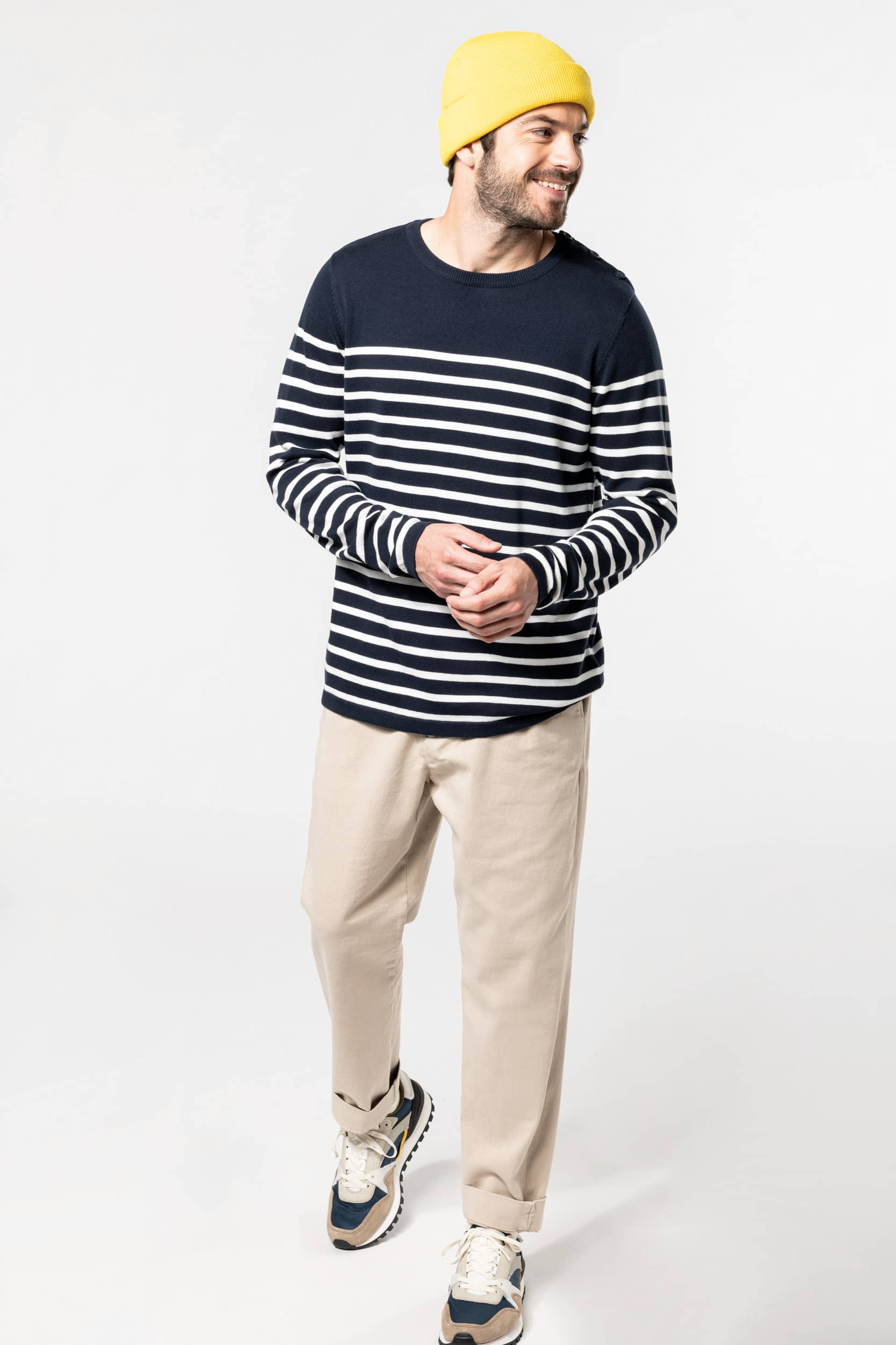 Herrenpullover im Marine-Stil