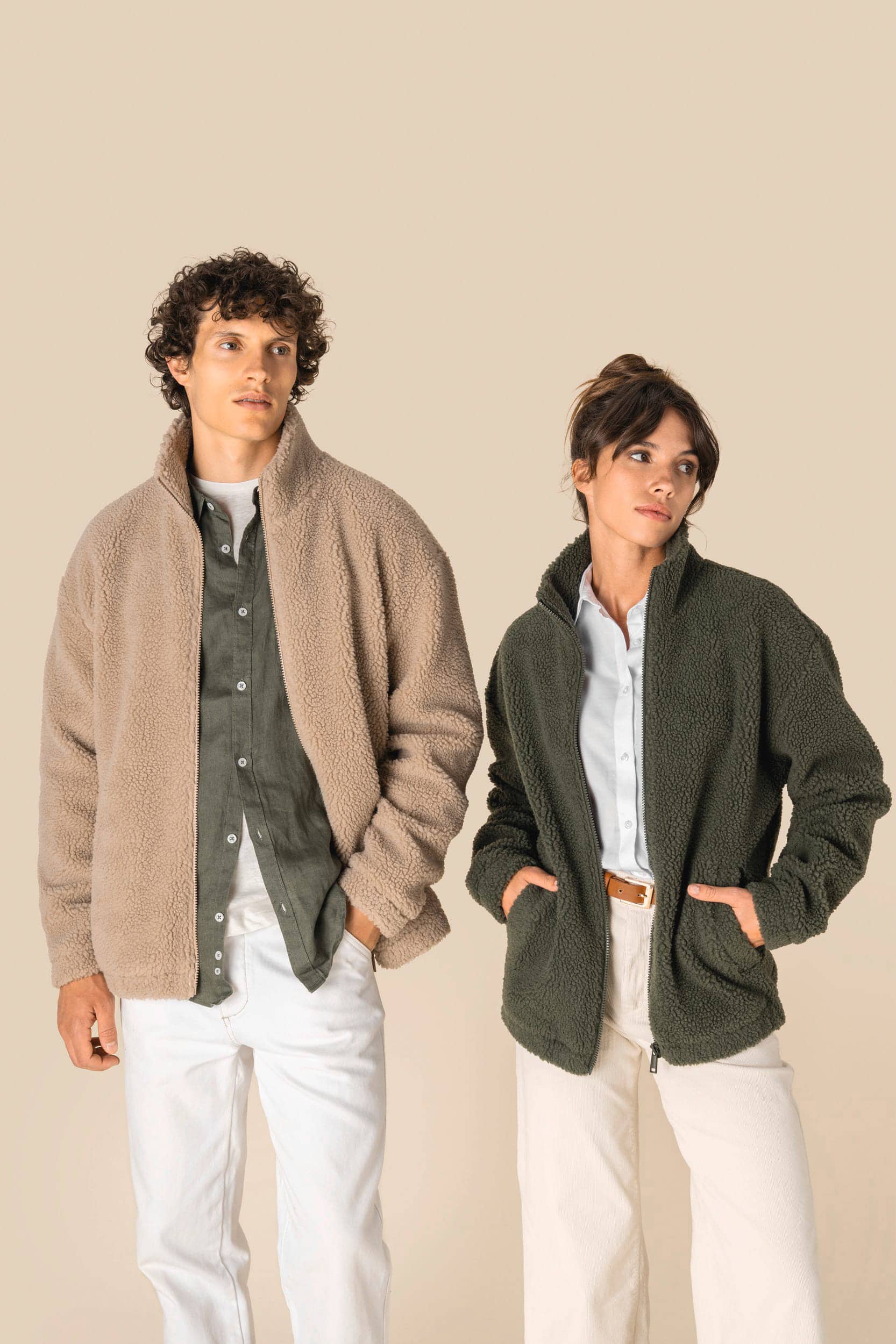 Unisex-Sweatshirt aus Sherpa mit Reißverschluss und überschnittenen Schultern
