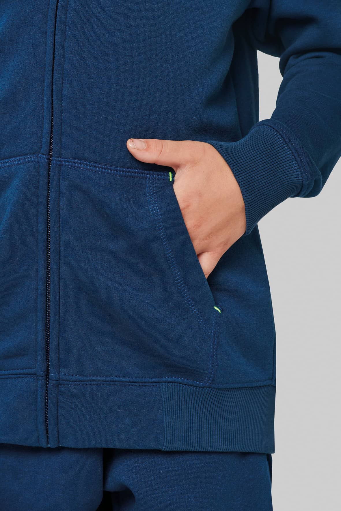 Kinderjacke mit Reißverschluss und Kapuze