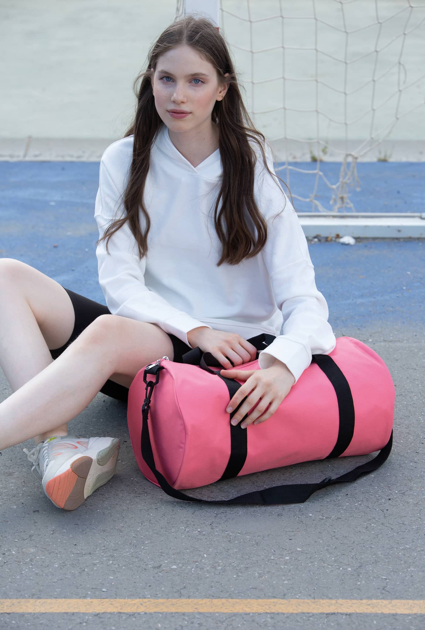 Recycelte Schlauchtasche mit Frontfach