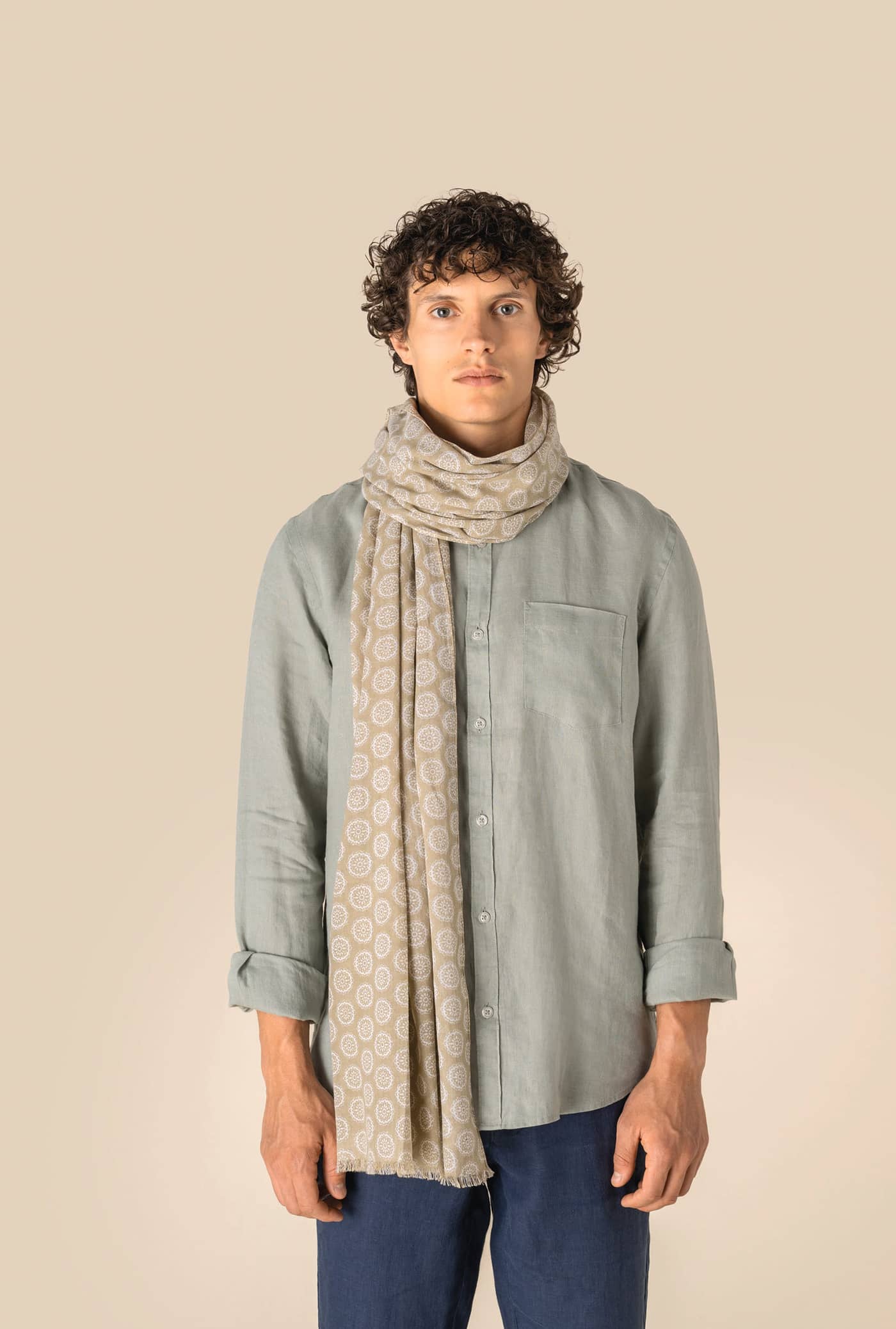 Gemusterter Unisex-Schal mit abstrakten Mustern