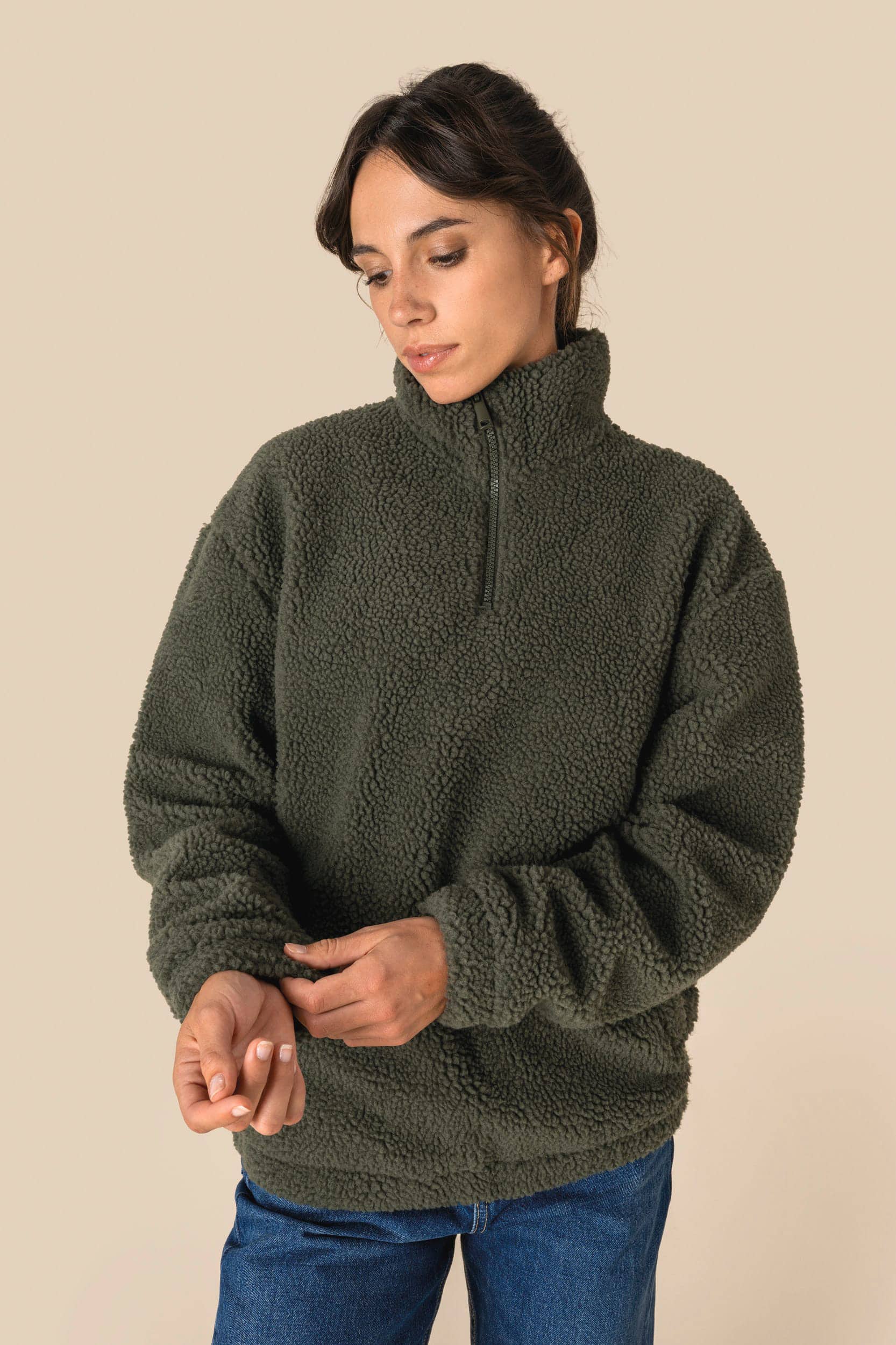 Unisex-Sweatshirt mit 1/4-Reißverschluss und überschnittenen Schultern aus Sherpa-Material