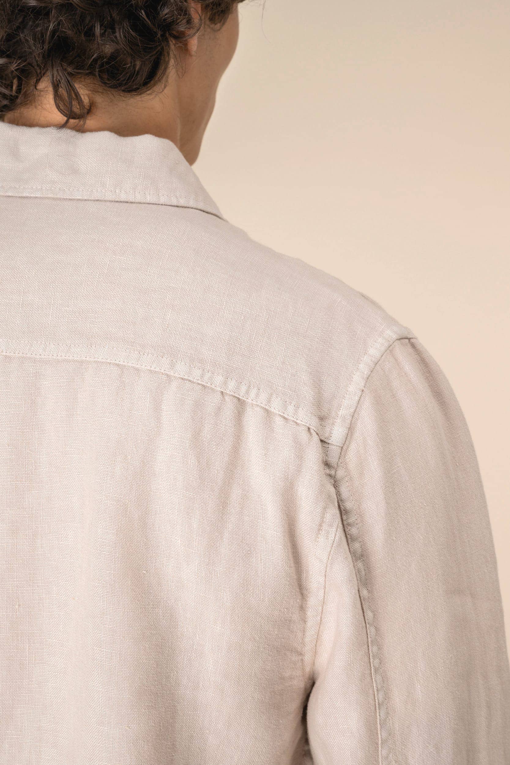 Ausgewaschene Herrenhemdjacke aus Leinen