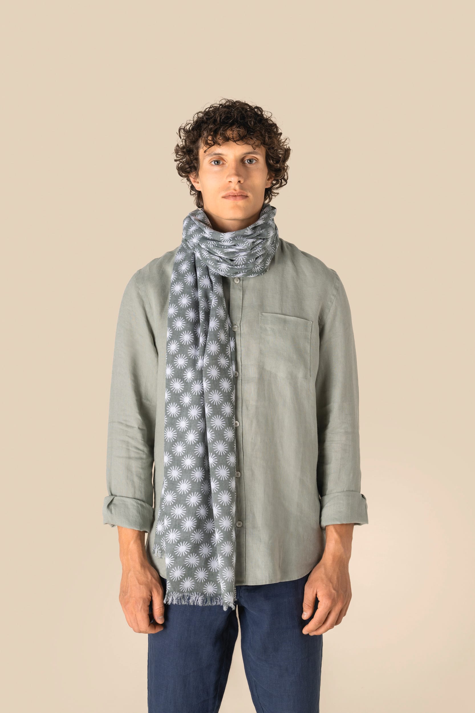 Gemusterter Unisex-Schal mit Sonneneffekt-Motiven