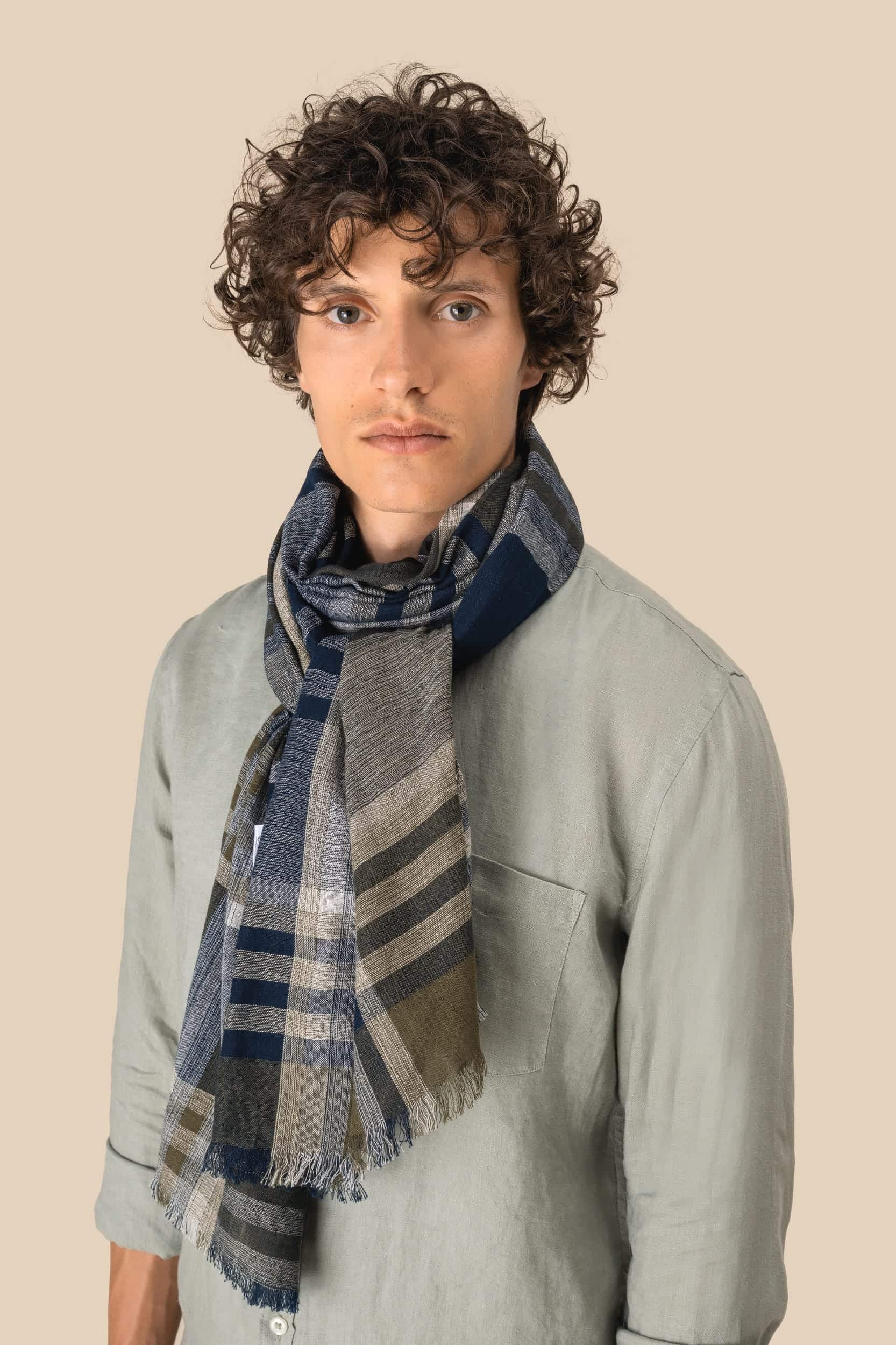 Gestreiftes und karierter Unisex-Schal