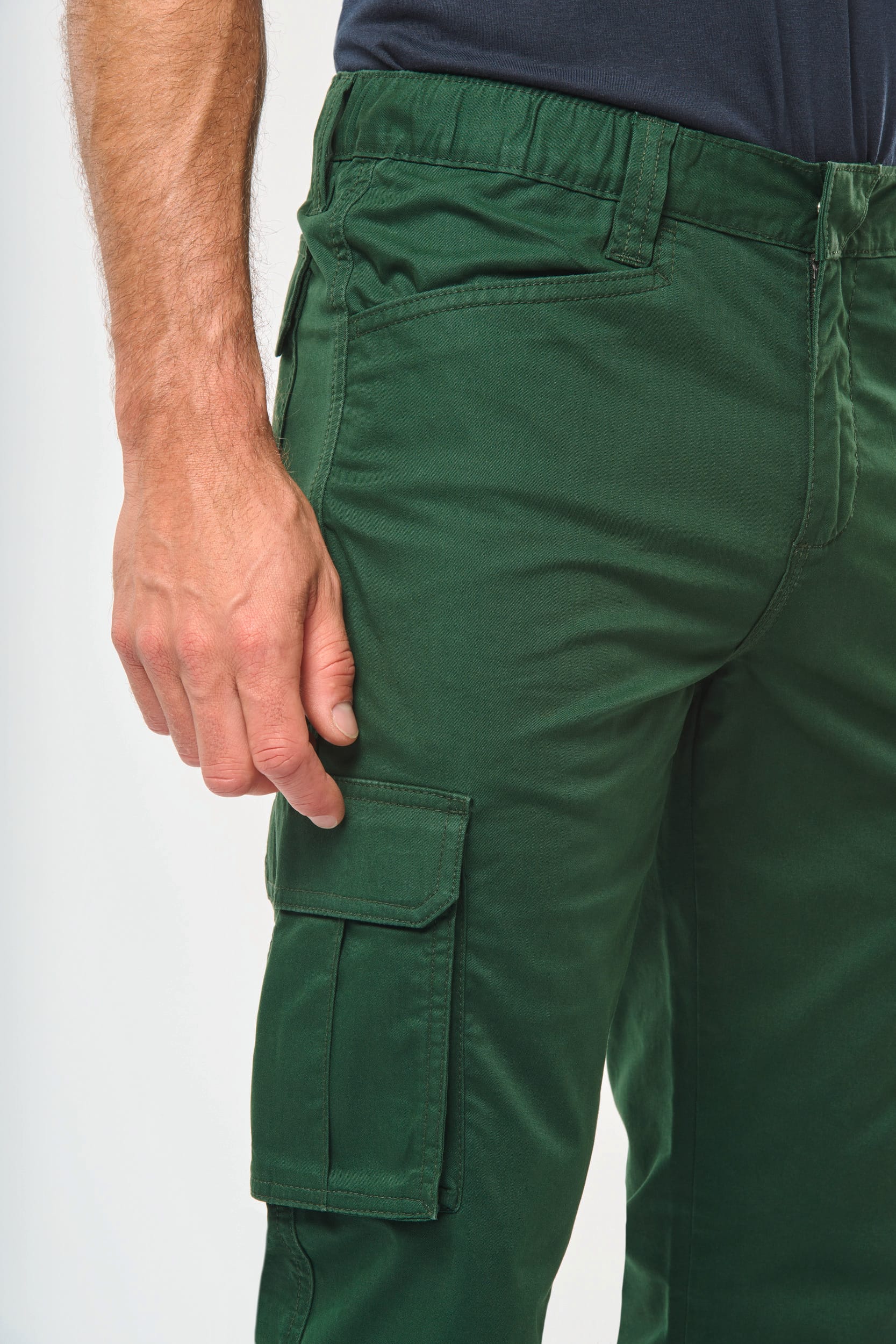 Umweltfreundliche Herrenhose mit mehreren Taschen