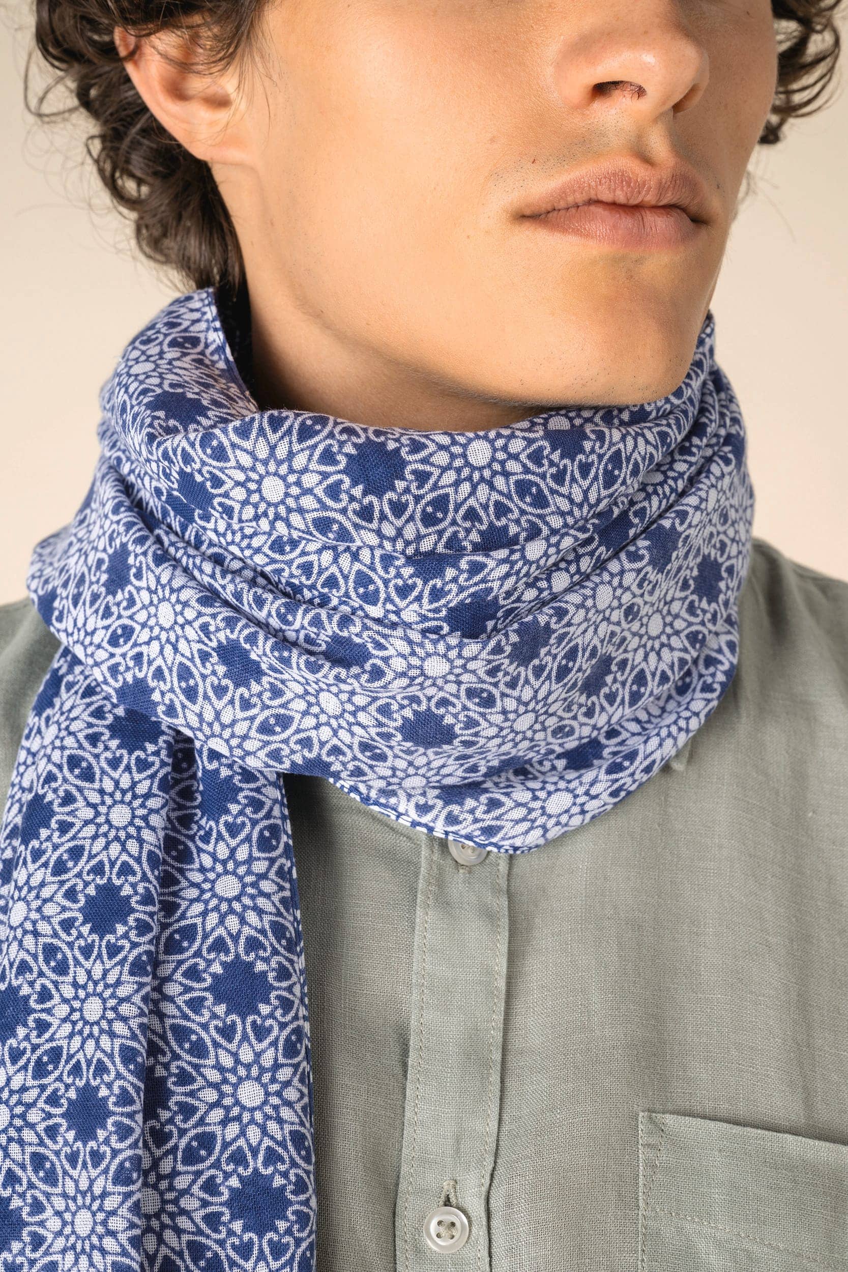 Unisex-Schal mit Blumenmuster im Mosaikstil
