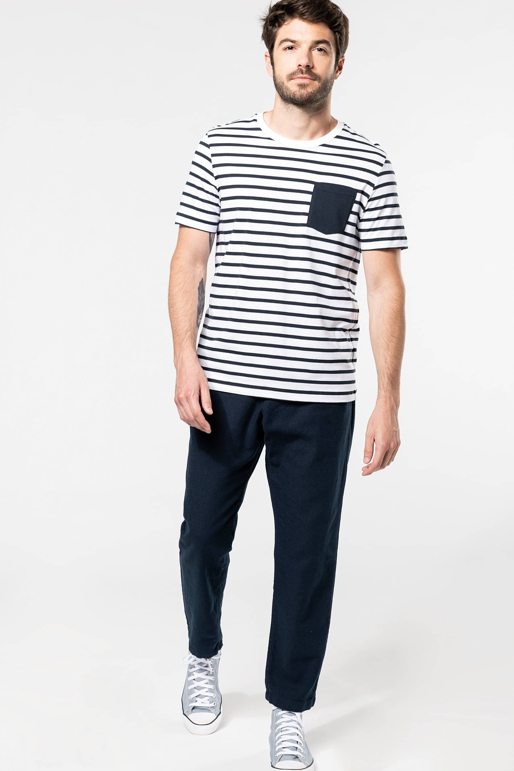 Gestreiftes Kurzarm-T-Shirt im Marine-Stil mit Tasche