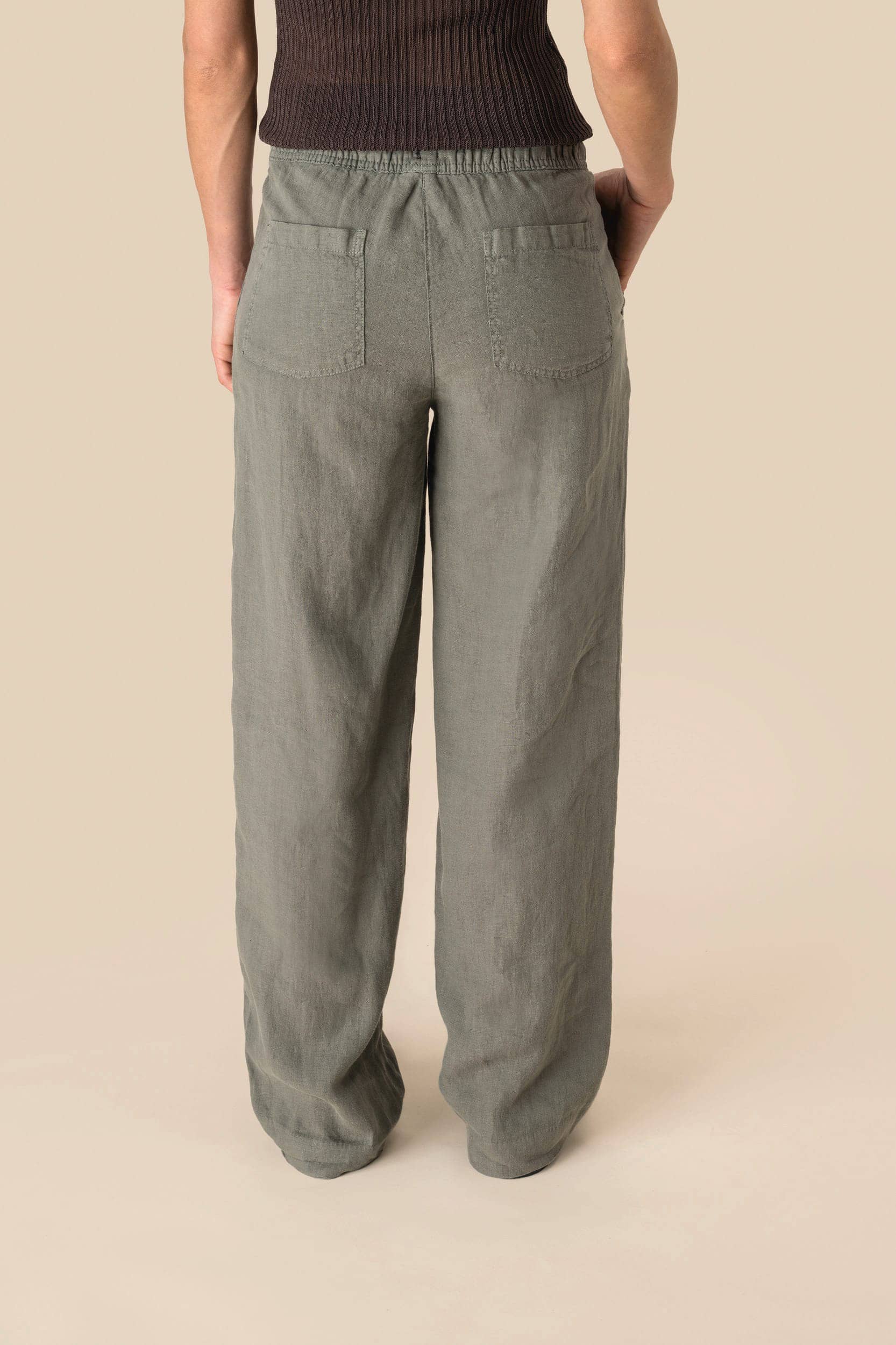 Ausgewaschene Damenhose aus Leinen