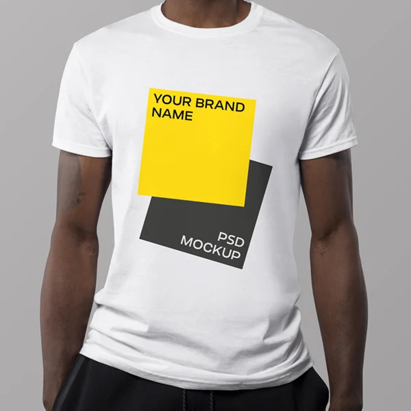 T-Shirt Mockup mit Model angezogen