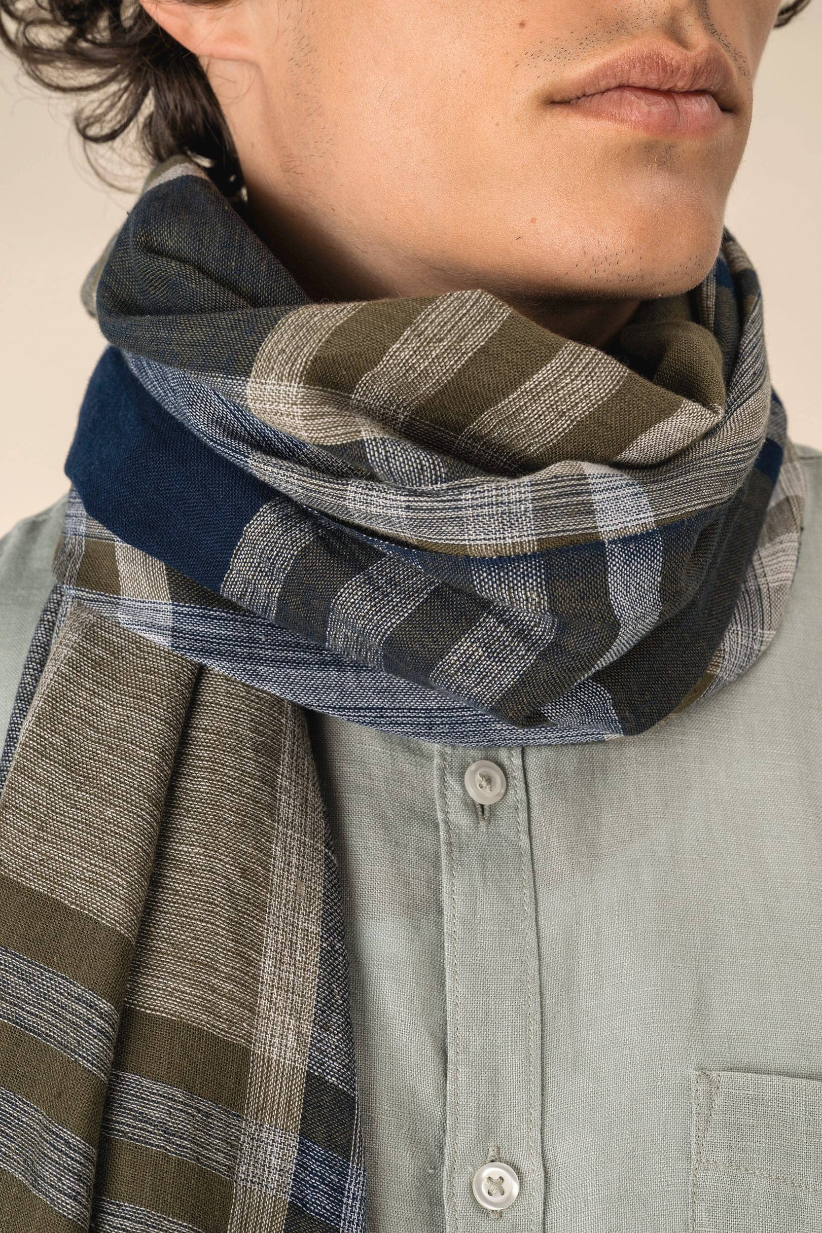 Gestreiftes und karierter Unisex-Schal