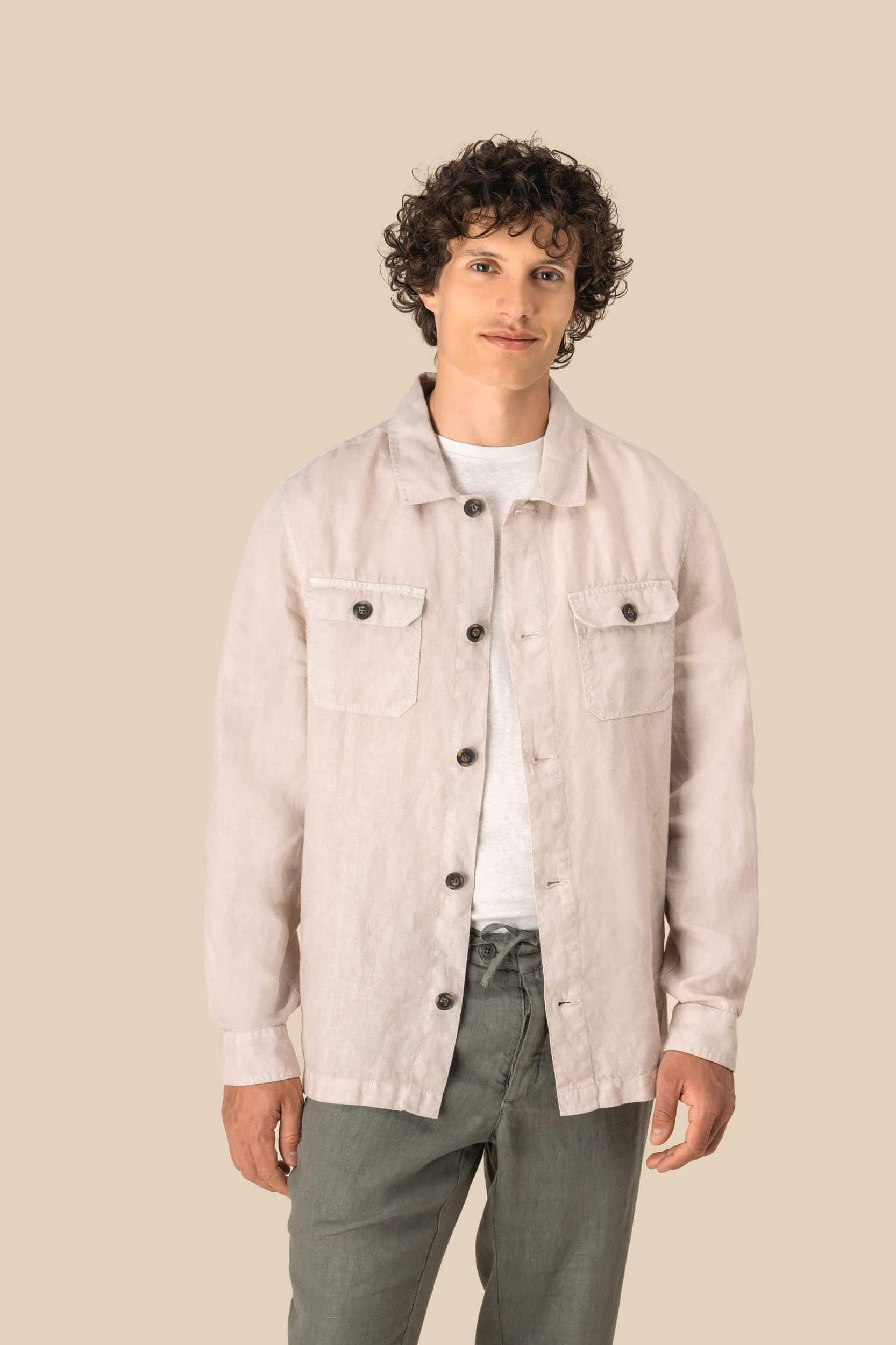Ausgewaschene Herrenhemdjacke aus Leinen